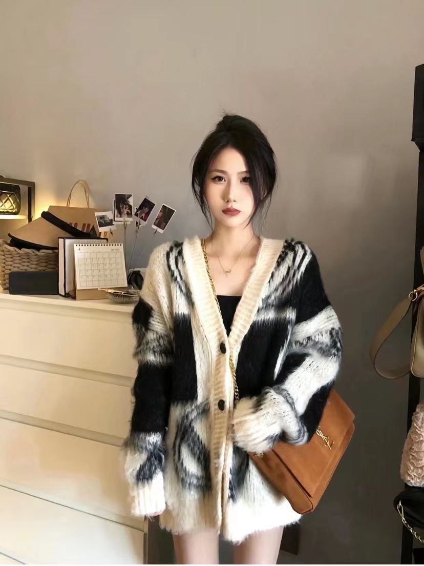 韓式外穿搭毛衣女秋冬V領拼色寬鬆高級慵懶中長款針織開衫