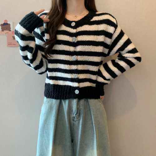 Real shot of large size new autumn and winter Korean style contrasting striped cardigan versatile short sweater jacket for women