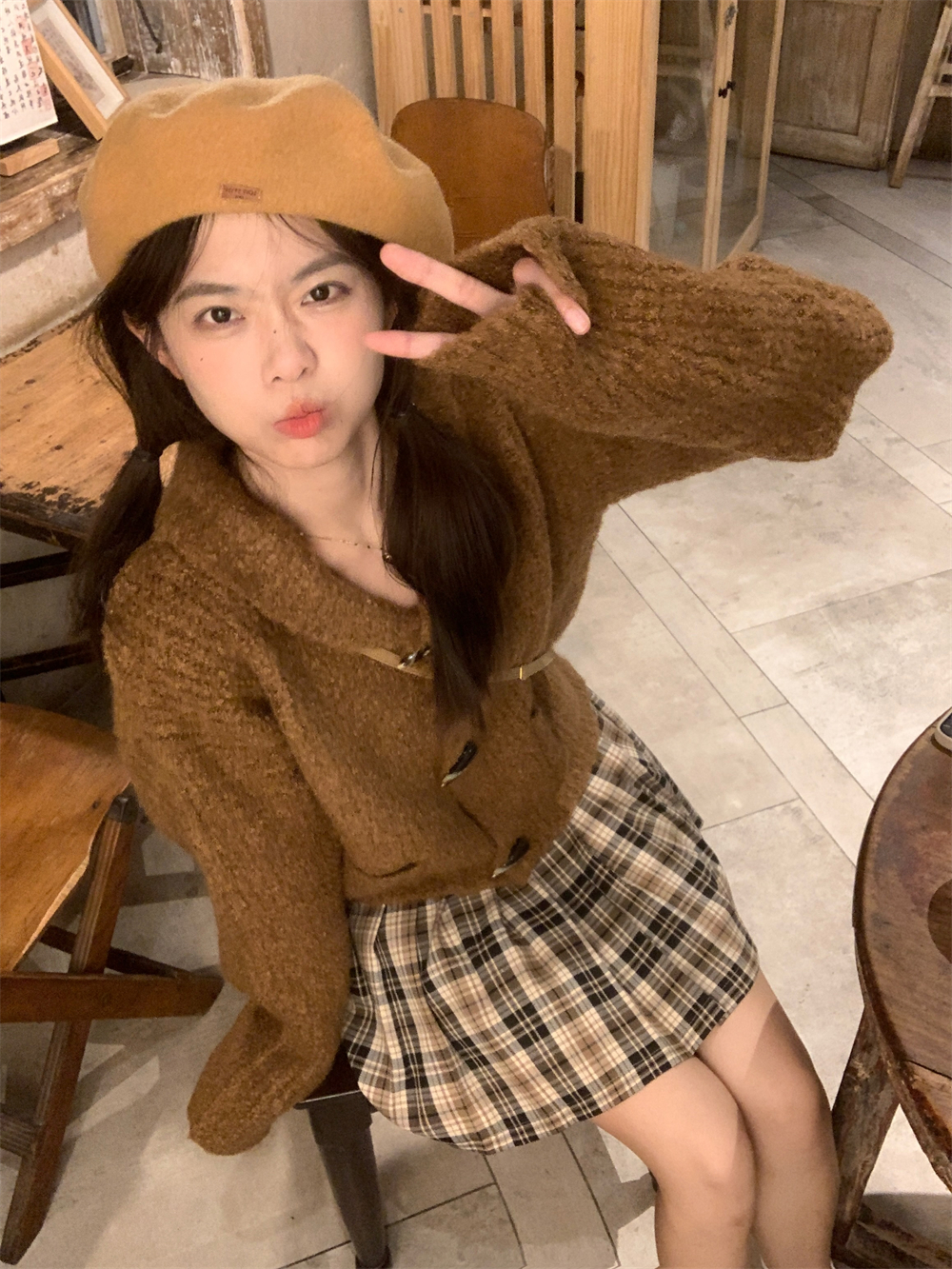 實拍甜妹圈圈毛蓬鬆針織外套女翻領牛角扣短款毛衣格子半身裙