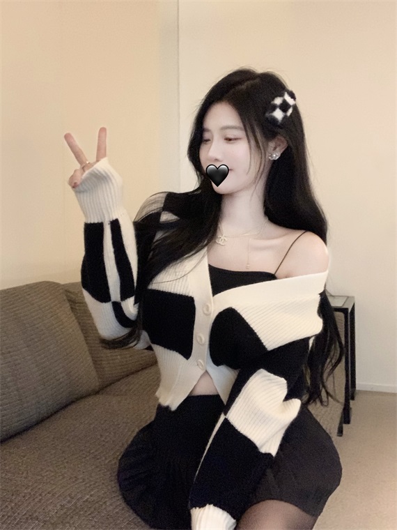 實拍~小眾設計感棋盤格針織衫女復古寬鬆V領長袖開衫毛衣