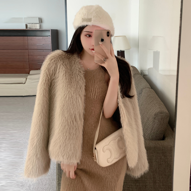 Actual shot of new autumn and winter raccoon fur coat female Internet celebrity young and slim fox fur coat short style