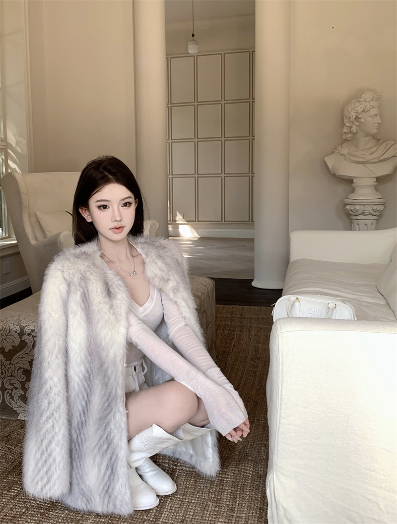 Real shot None; Comfortable, soft and waxy collar, eco-friendly fox fur young fur coat for women