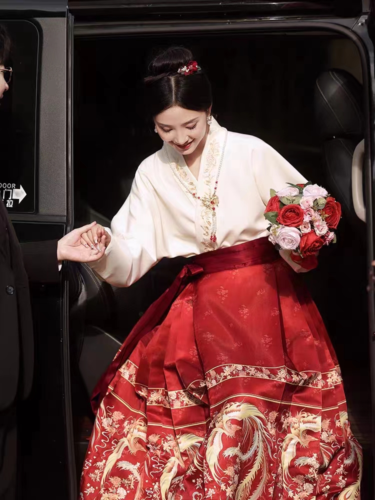 新中式紅色馬面裙套裝旗袍敬酒服新娘2023新款漢服結婚訂婚禮服冬
