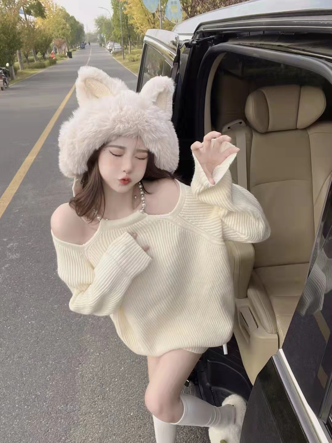 今年高級感超好看軟糯加厚內搭露肩白色針織毛衣女秋冬純欲風