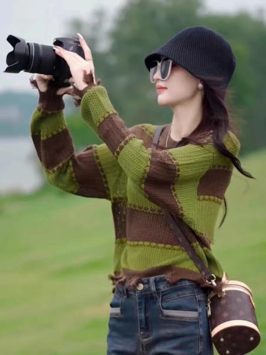 歐貨設計感鏤空拼色條紋針織上衣女秋季時尚寬鬆休閒圓領套頭毛衣