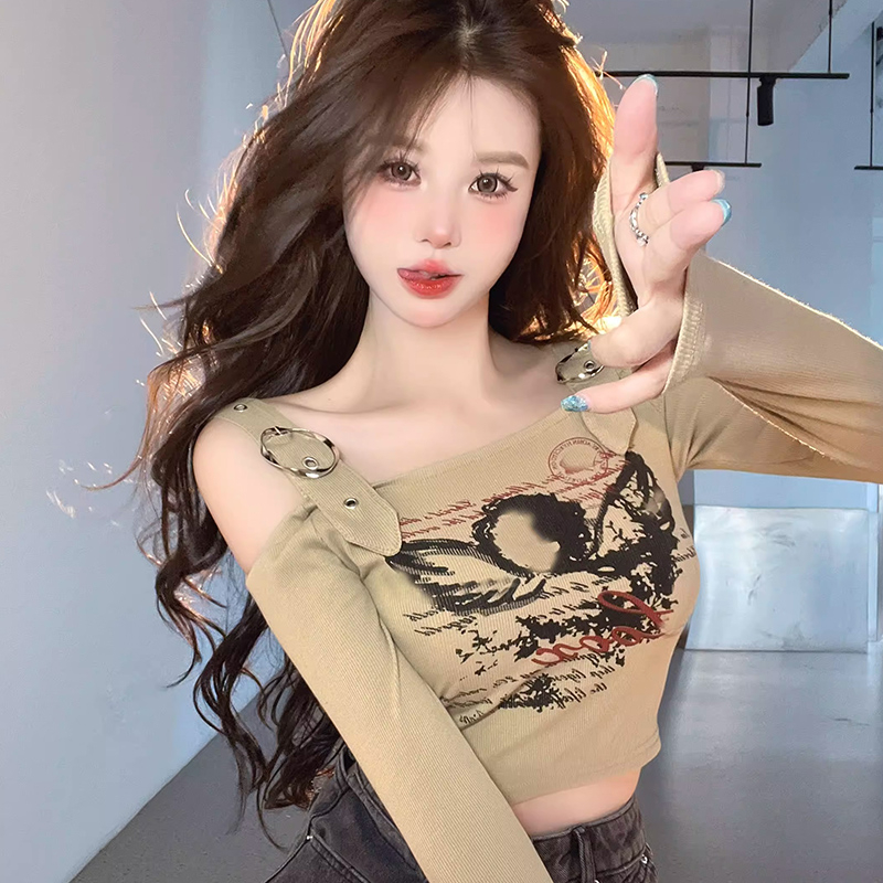 American printed long-sleeved T-shirt for women in autumn, hot girl short one-shoulder off-shoulder top with niche design