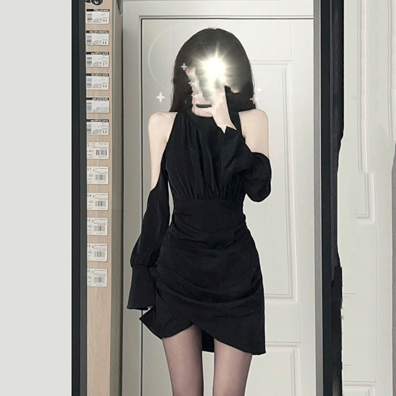 純欲風露肩甜美掛脖連衣裙女早秋新款長袖氣質辣妹收腰顯瘦短裙子