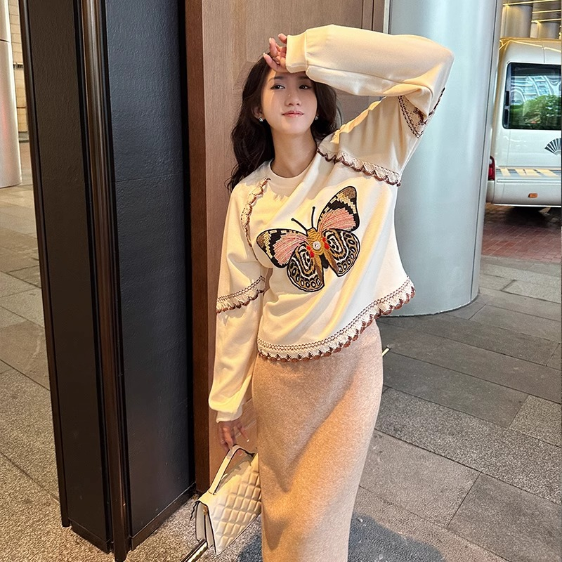 秋季2023年新款氣質減齡刺繡蝴蝶衛衣女配極簡時尚衛衣