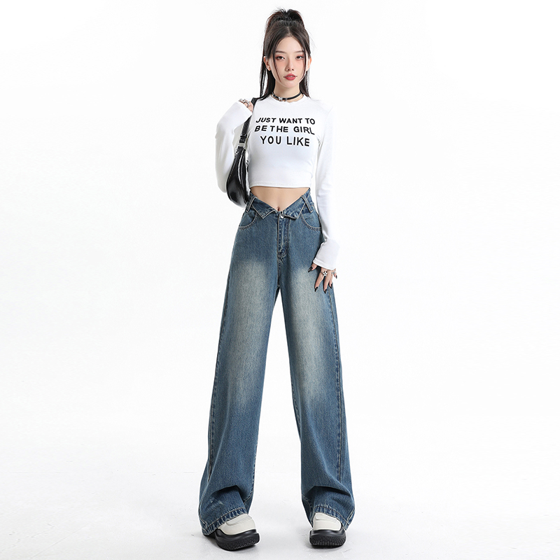 Real shot of high-waisted wide-leg denim trousers for women in autumn and winter retro straight slimming loose ins trendy pants cuffed