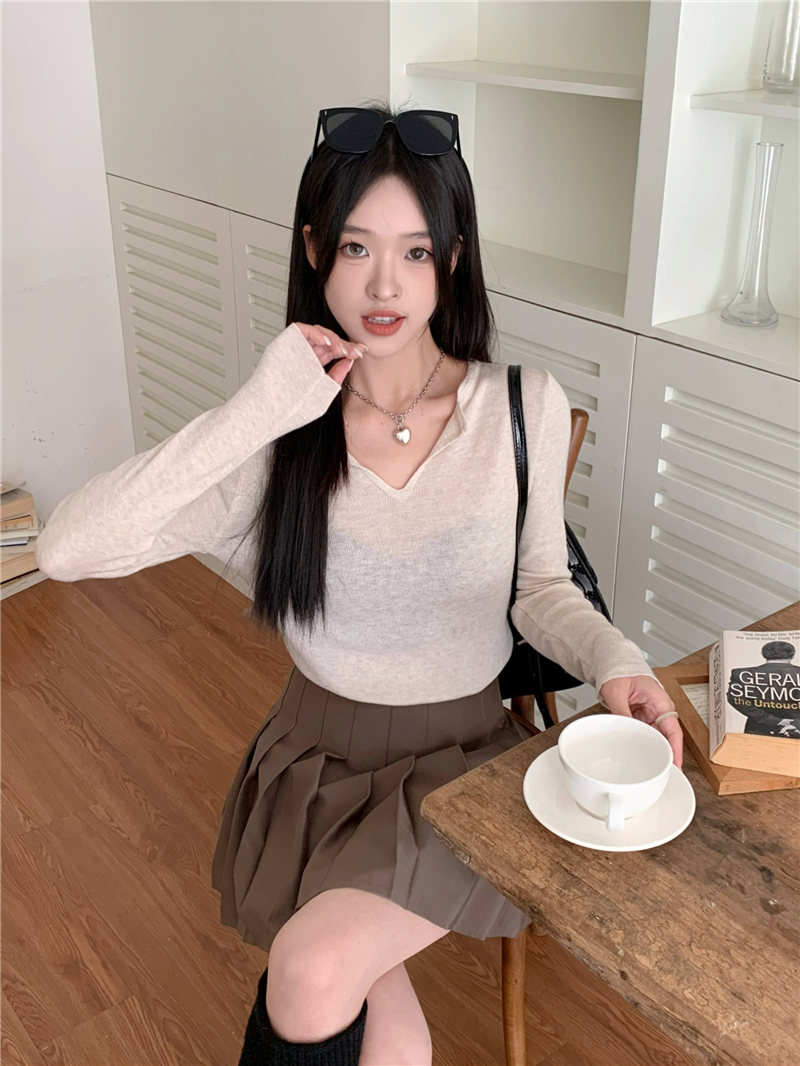 Real shot of lazy style slimming small V-neck long-sleeved sweater for women solid color inner top as base