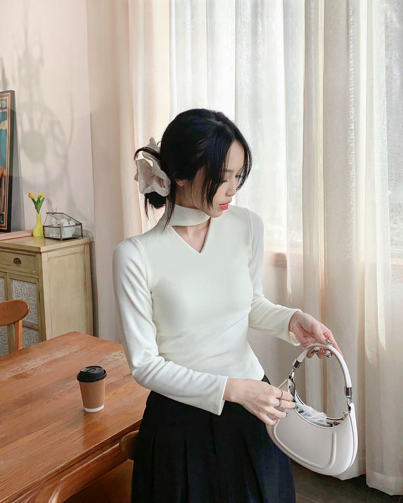 Autumn and winter new style half-high collar design, discreet hollow top, slimming inner layering shirt