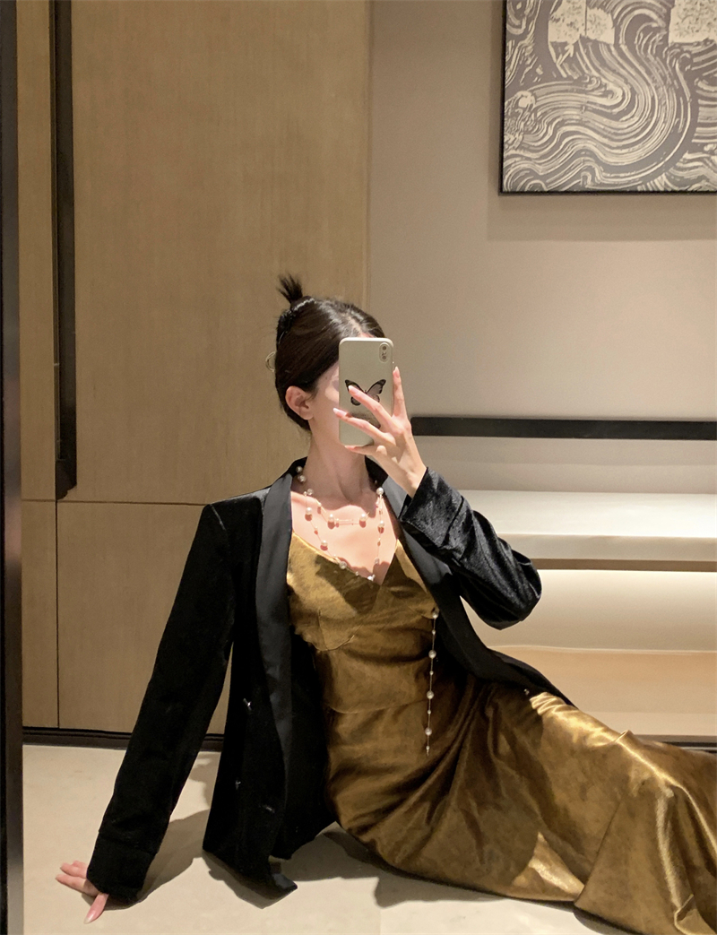 實拍~性感金色露背系帶禮服裙+時尚復古絲絨西裝Polo領外套