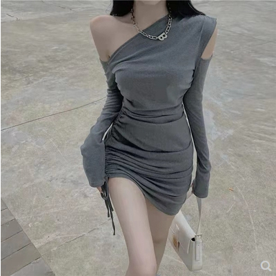裙子女夏2023新款性感露肩氣質修身包臀裙短裙顯瘦緊身黑色連衣裙