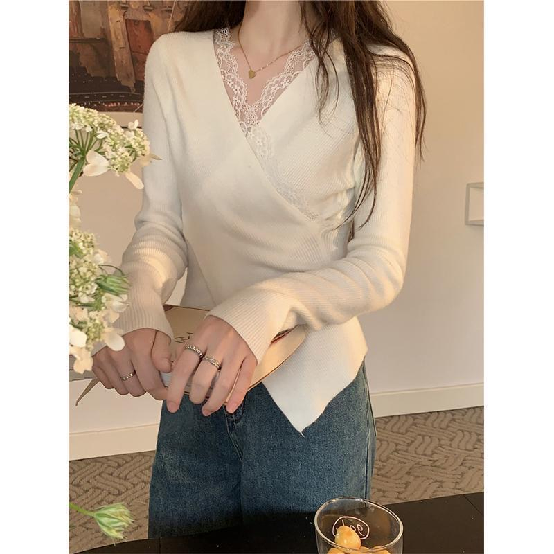 法式杏色v領交叉蕾絲內搭打底衫女秋冬高級感修身針織衫正肩上衣
