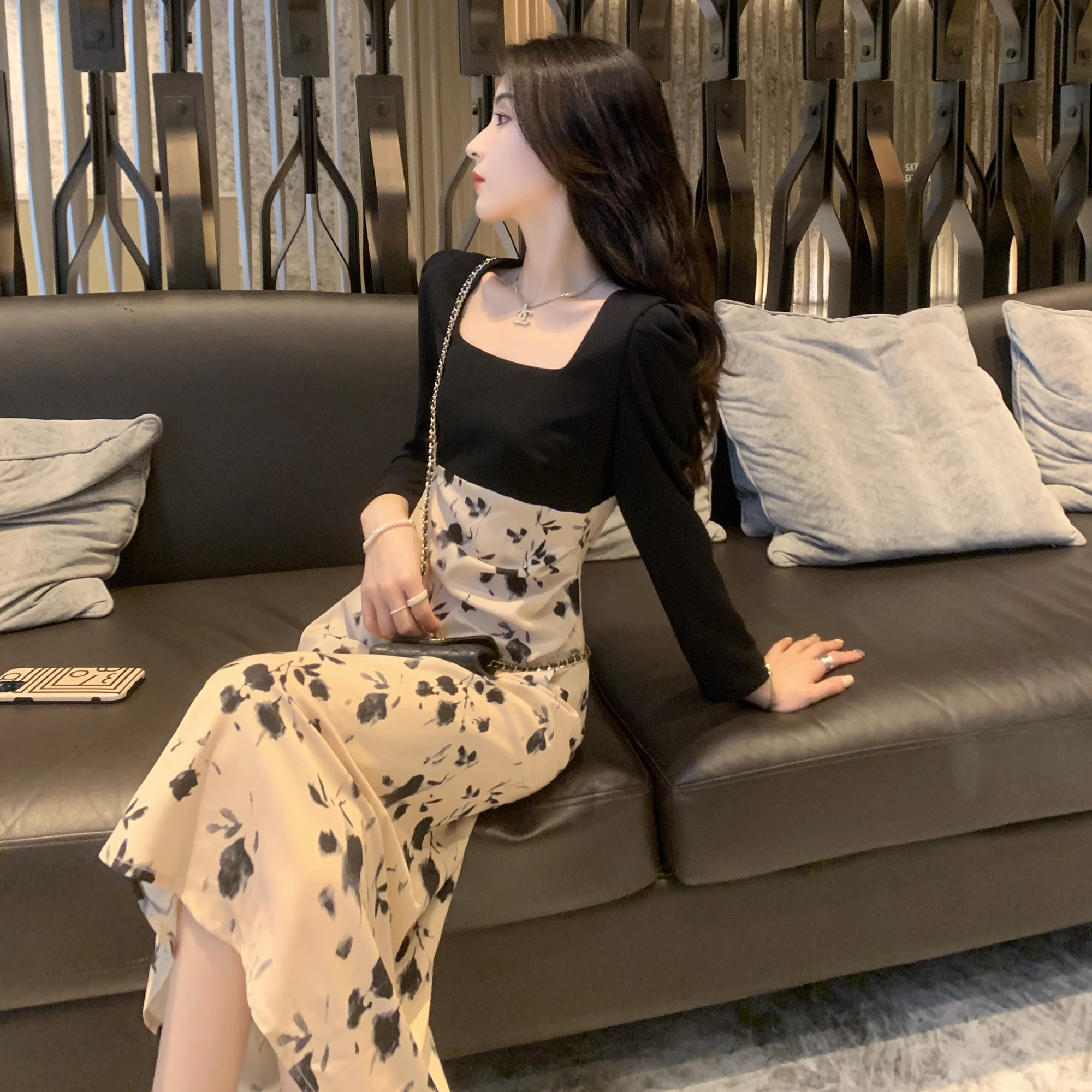 法式連衣裙秋裝2023新款女裝時尚氣質氣質高級感小眾設計顯示裙子