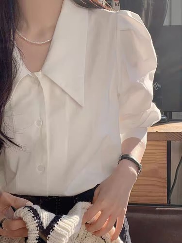 白色法式衬衫女春秋款设计感小众上衣时尚洋气别致泡泡袖尖领衬