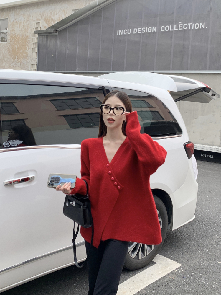 實拍 新款韓版設計感加厚斜扣v領不規則毛衣外套女