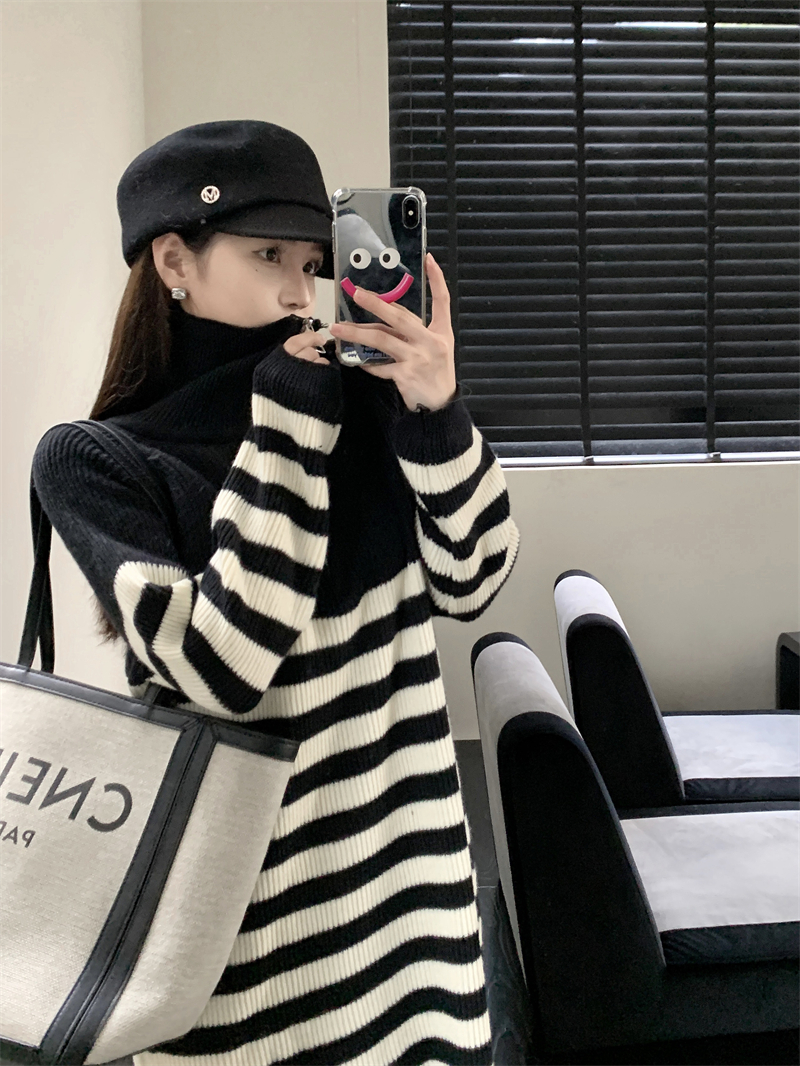 實拍~韓秋冬翻領拉鏈黑白條紋寬鬆中長款毛衣裙女