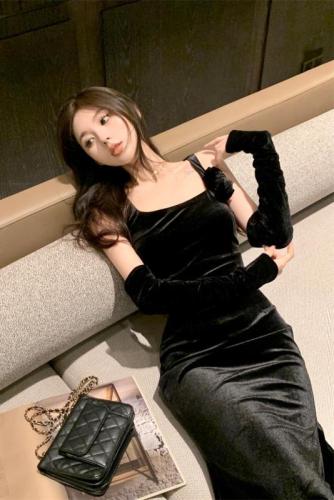 Actual shot~French velvet high-end fishtail dress for women in autumn and winter new style black temperament sleeve long dress