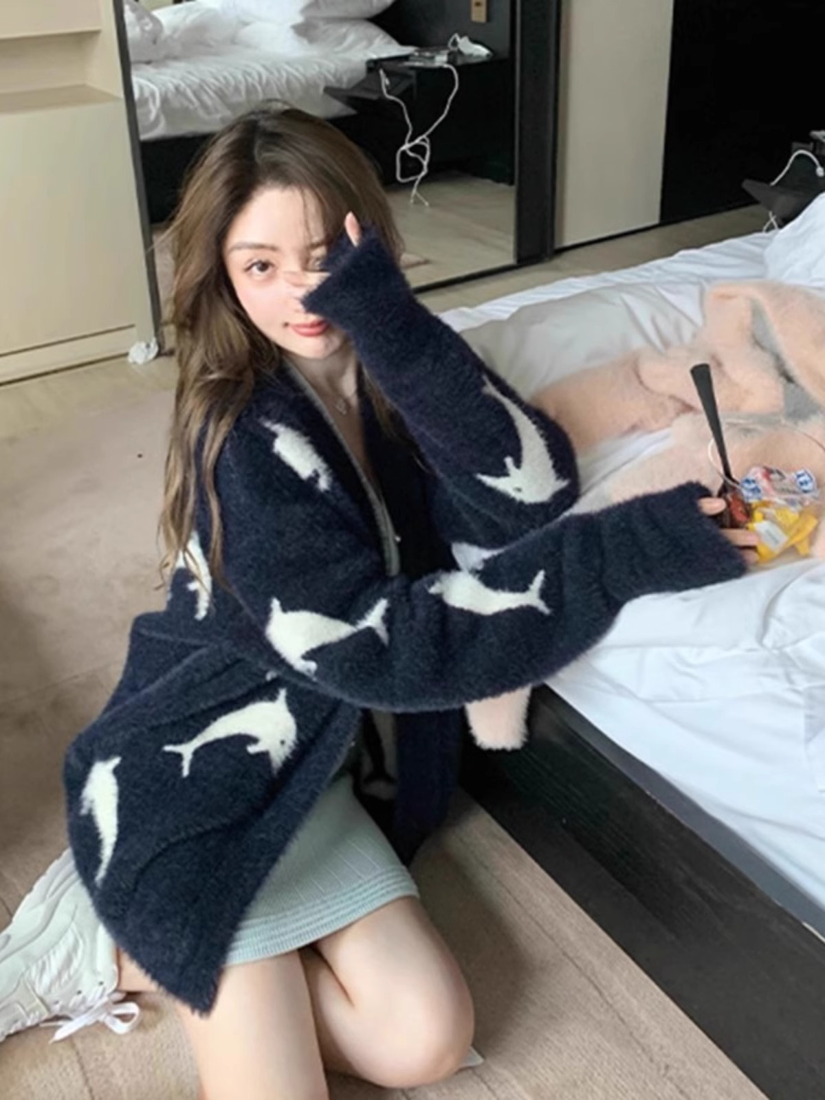 2023 new Korean style loose lazy style long-sleeved soft waxy imitation mink velvet sweater cardigan for women in autumn and winter