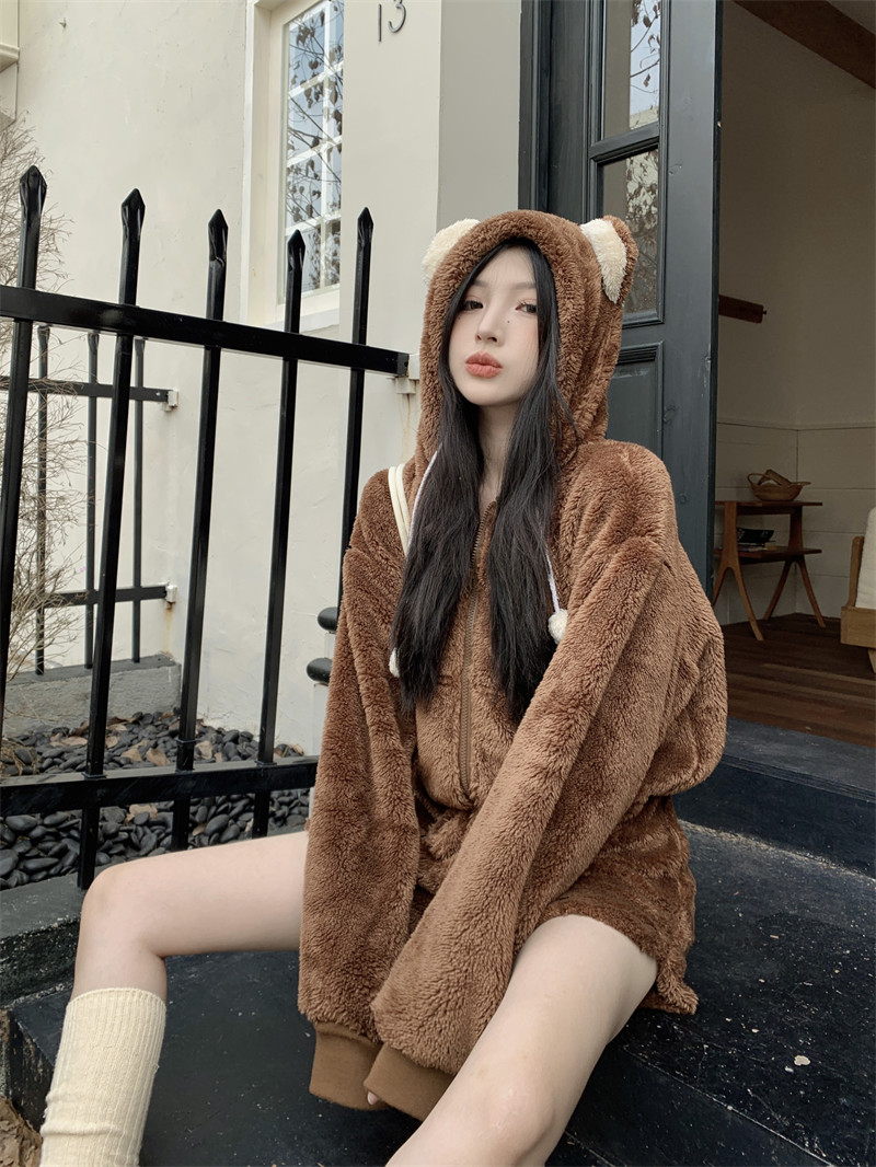 實拍復古設計法拉德小熊連帽外套女高腰毛絨短褲2023新款兩件套