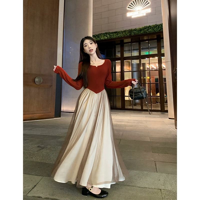 French retro splicing contrast color dress women's autumn 2023 new high-end waist slimming long-sleeved long skirt