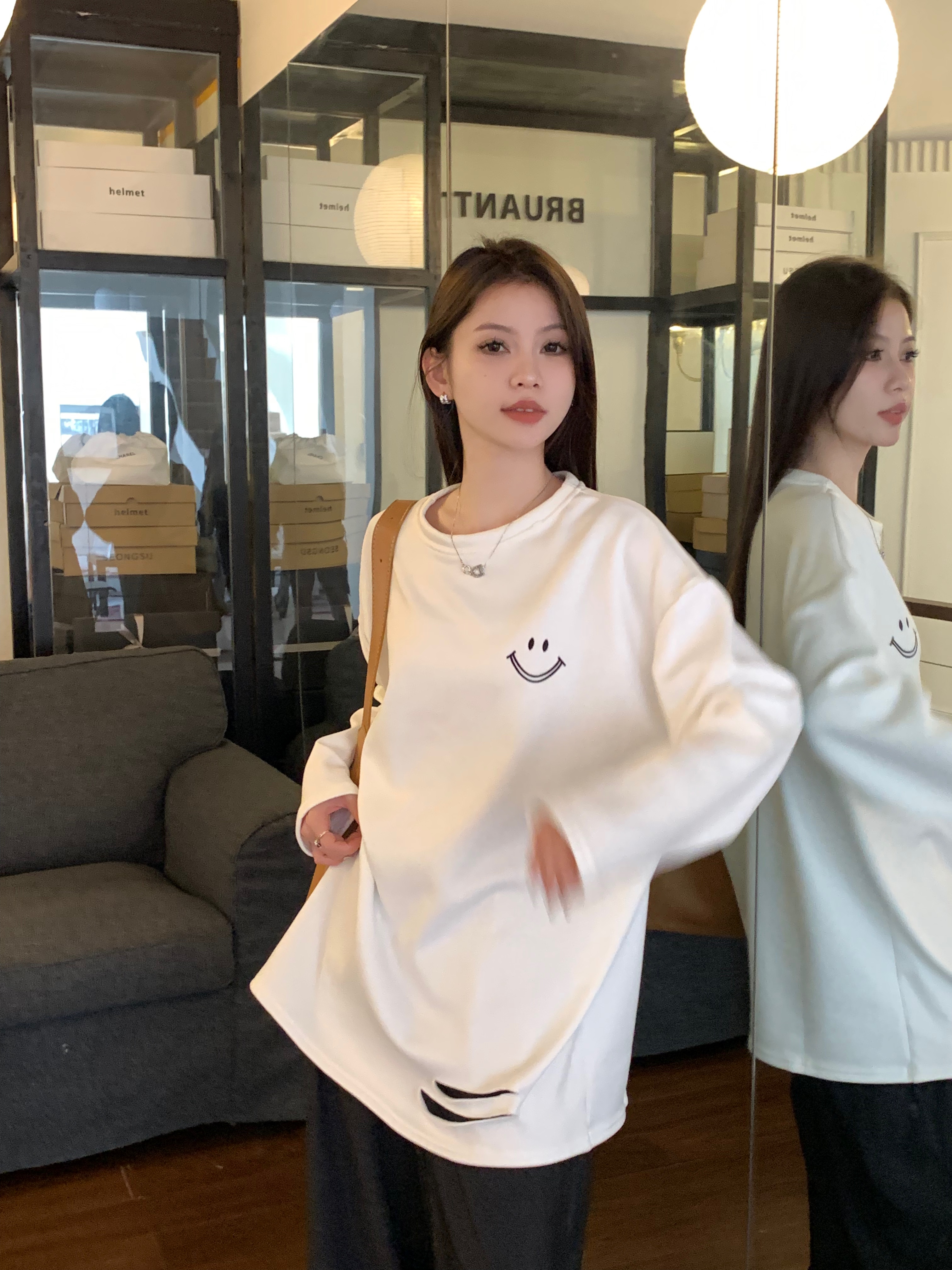 實拍 秋冬季寬鬆百搭笑臉刺繡薄絨加厚保暖破洞長袖T恤女裝