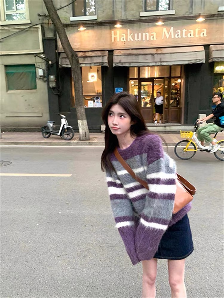 軟糯慵懶風紫色條紋圓領針織衫上衣女秋冬寬鬆短款馬海毛套頭毛衣
