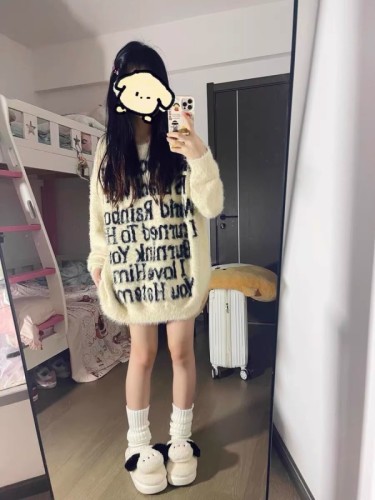 Soft and chewy embroidered letter retro sweater autumn winter mink black lazy style round neck knitted sweater for women loose top