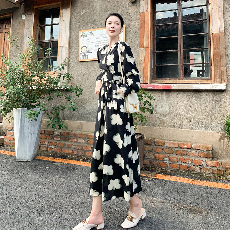 長袖***婦V領韓版新款碎花連衣裙辣媽開叉裙收腰度假復古秋冬
