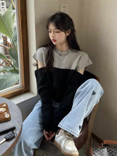 Real shot Autumn clothing, careful off-shoulder contrasting color sweater top for women, long-sleeved, versatile sweater