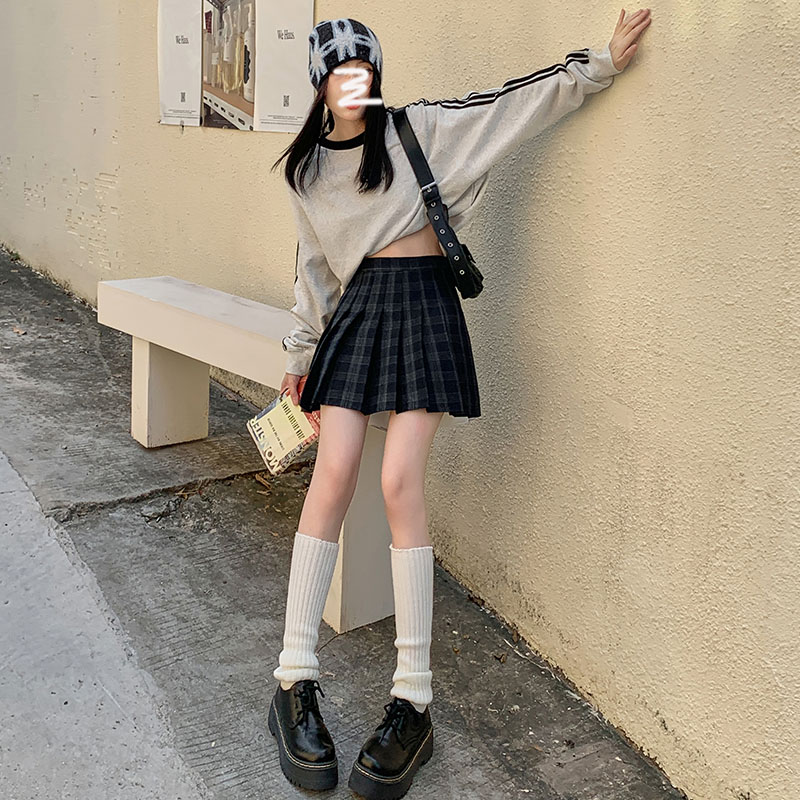 Real shot of 2023 short skirt, autumn slimming belly-covering skirt, hot girl college style skirt, pleated skirt for women