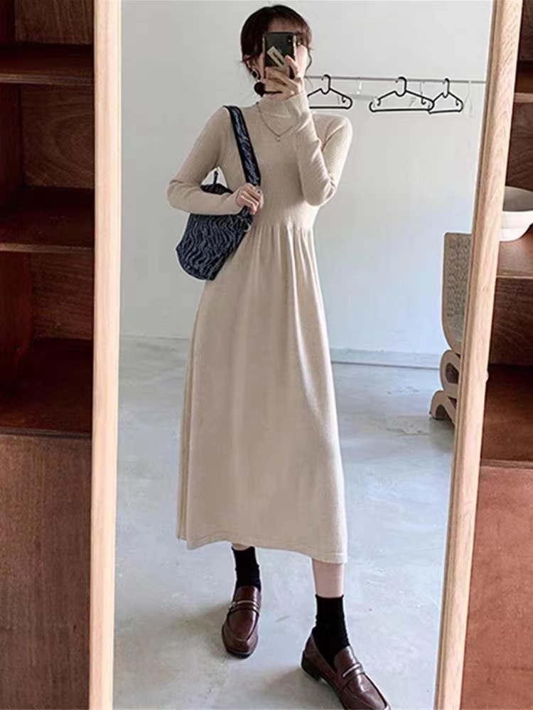 European station 2023 autumn and winter Hepburn style little black dress long skirt new waist-length knee-length bottoming knitted dress high-end