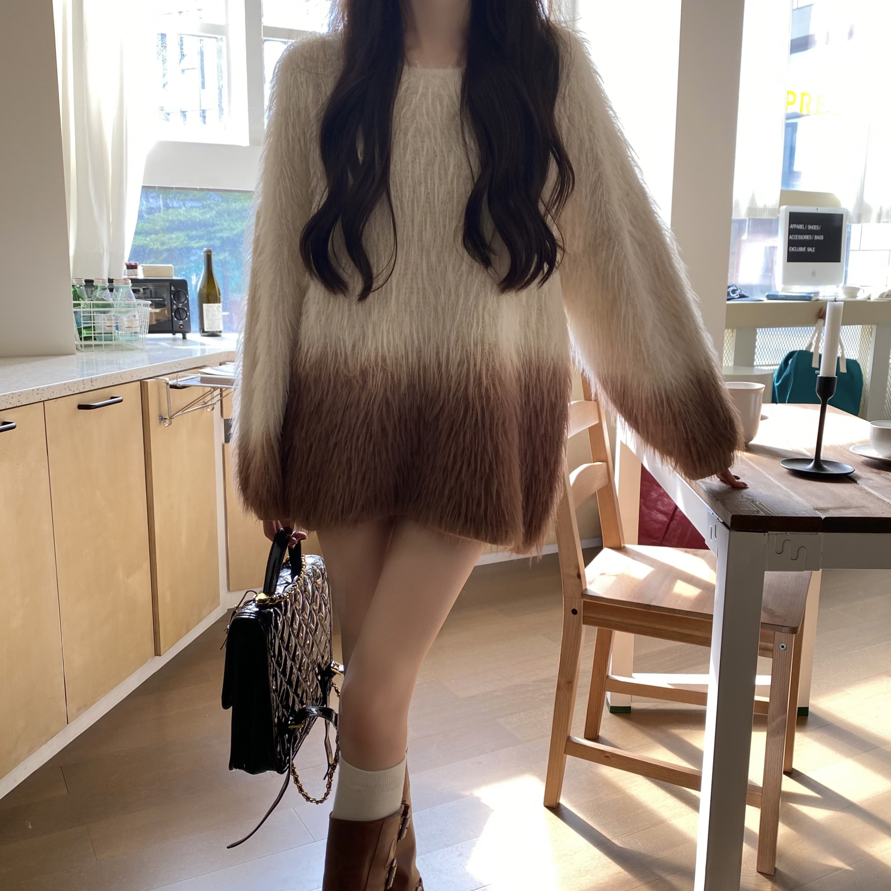 Actual shot of soft and waxy furry sweater for women in autumn and winter, mid-length gradient loose lazy pullover sweater