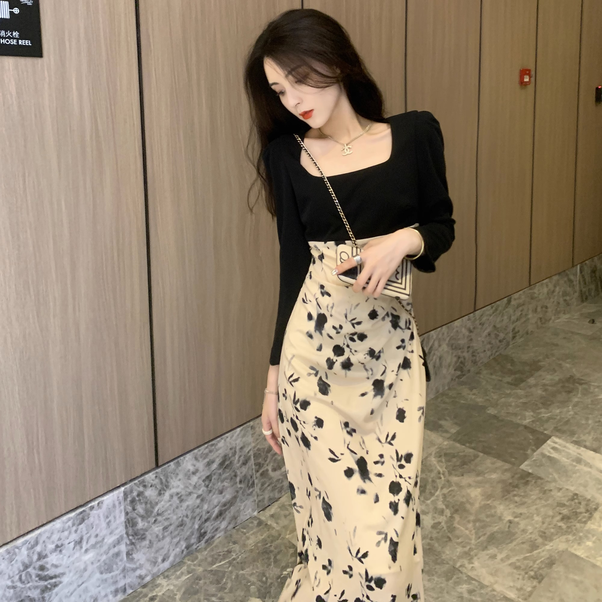 法式連衣裙秋裝2023新款女裝時尚氣質氣質高級感小眾設計顯示裙子