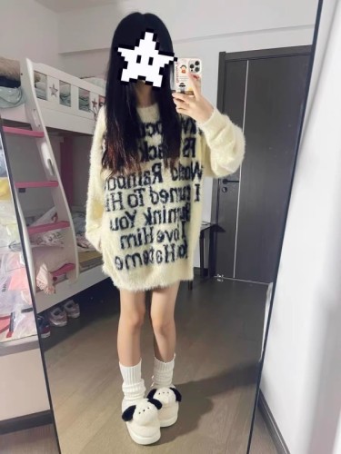 Soft and chewy embroidered letter retro sweater autumn winter mink black lazy style round neck knitted sweater for women loose top