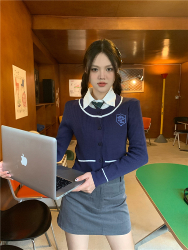 Actual shot of contrasting color college style slimming knitted cardigan