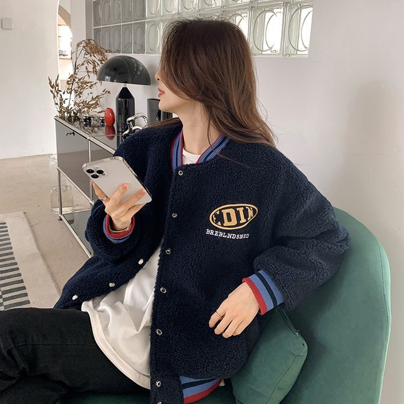 2023 autumn and winter new retro lamb wool jacket, lamb velvet thickened and warm Korean style casual baseball uniform jacket trend