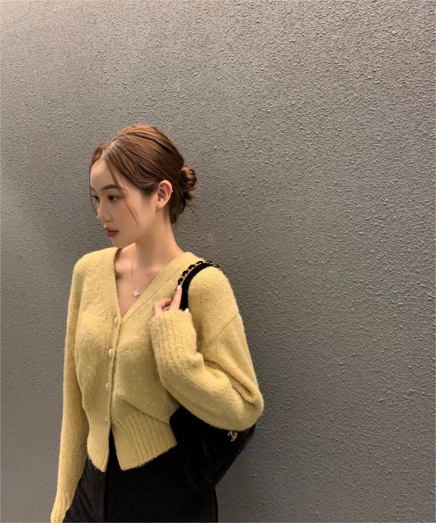 尺碼更新chic秋季復古簡約V領長袖毛衣女顯瘦減齡針織開衫