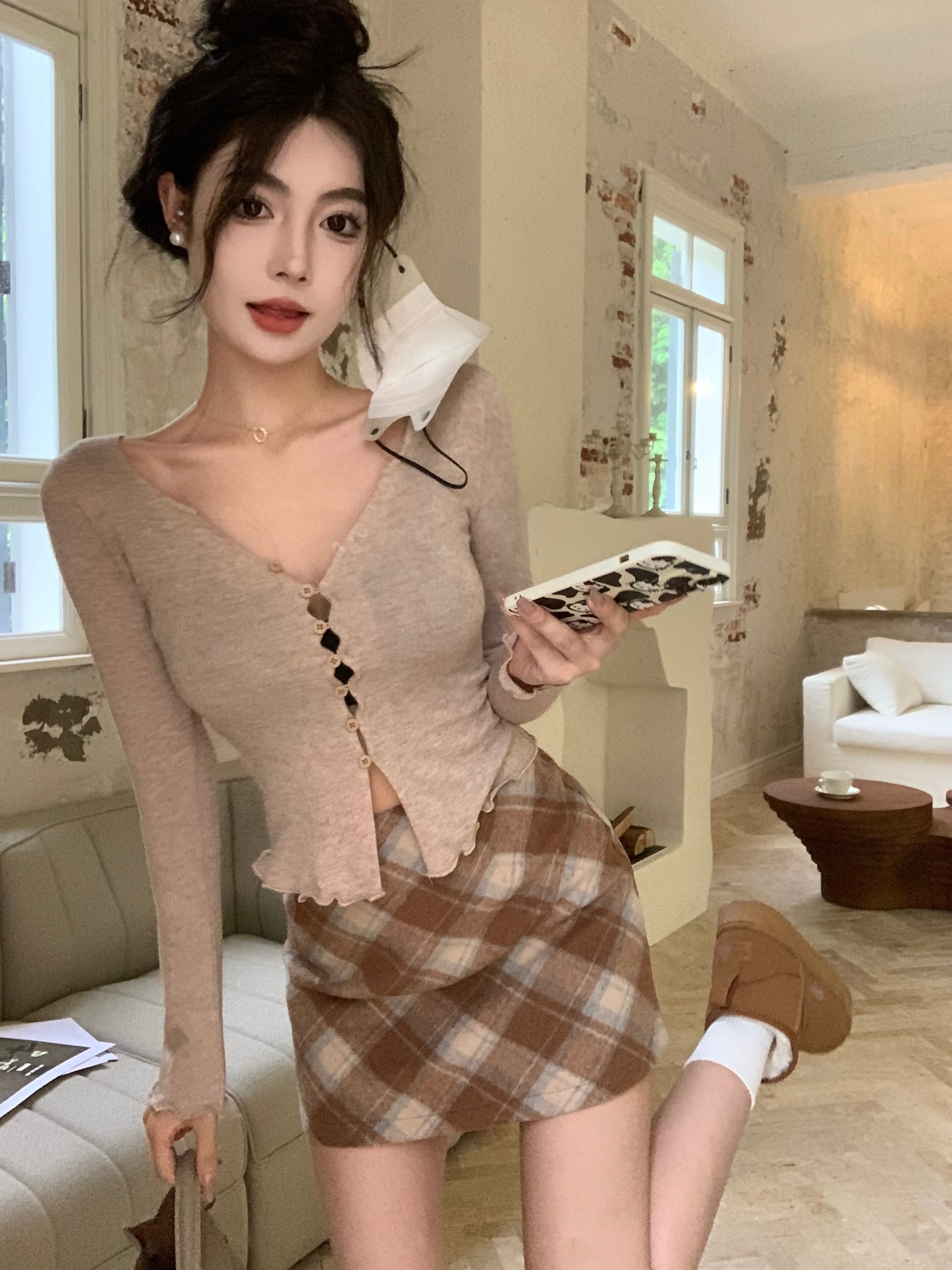 實拍 純欲v領紐扣tee秋冬顯瘦打底衫高腰復古格子半身裙套裝