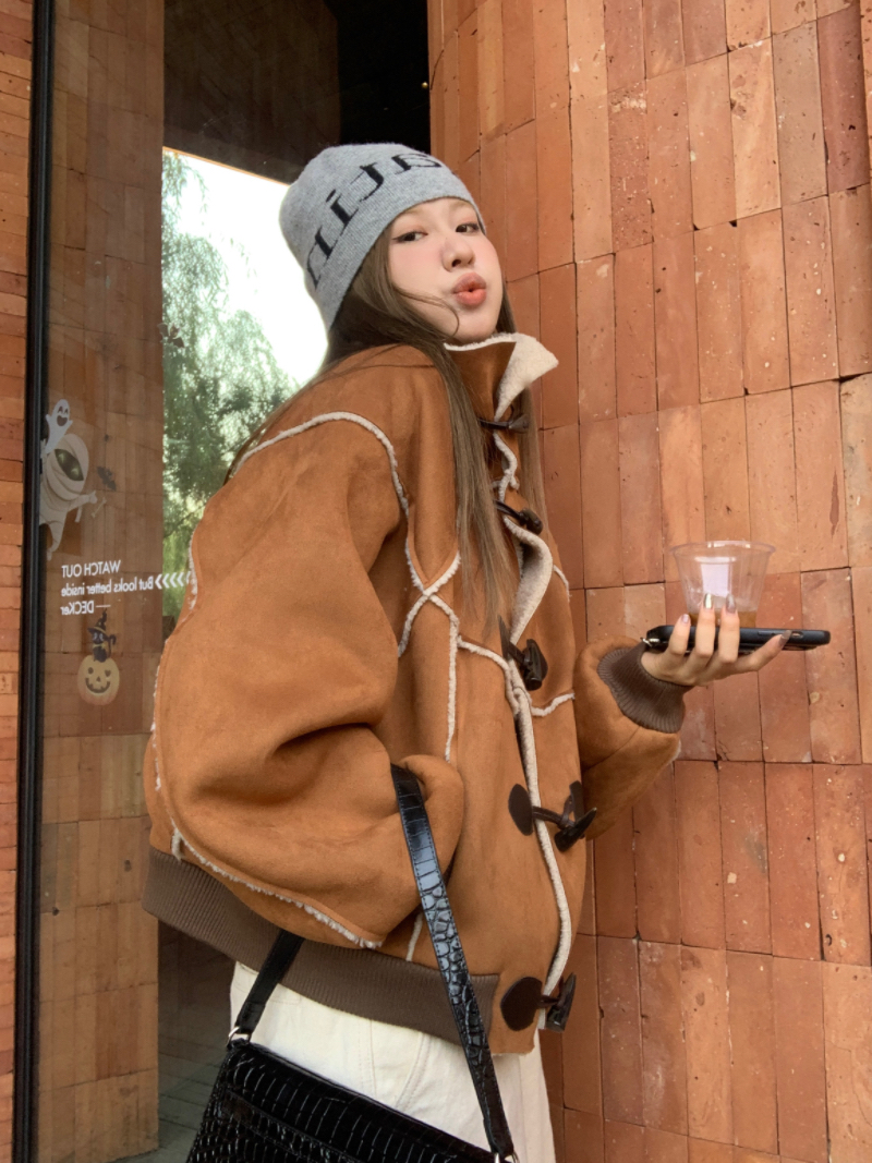 實拍牛角扣皮毛一體仿羊羔毛麂皮外套