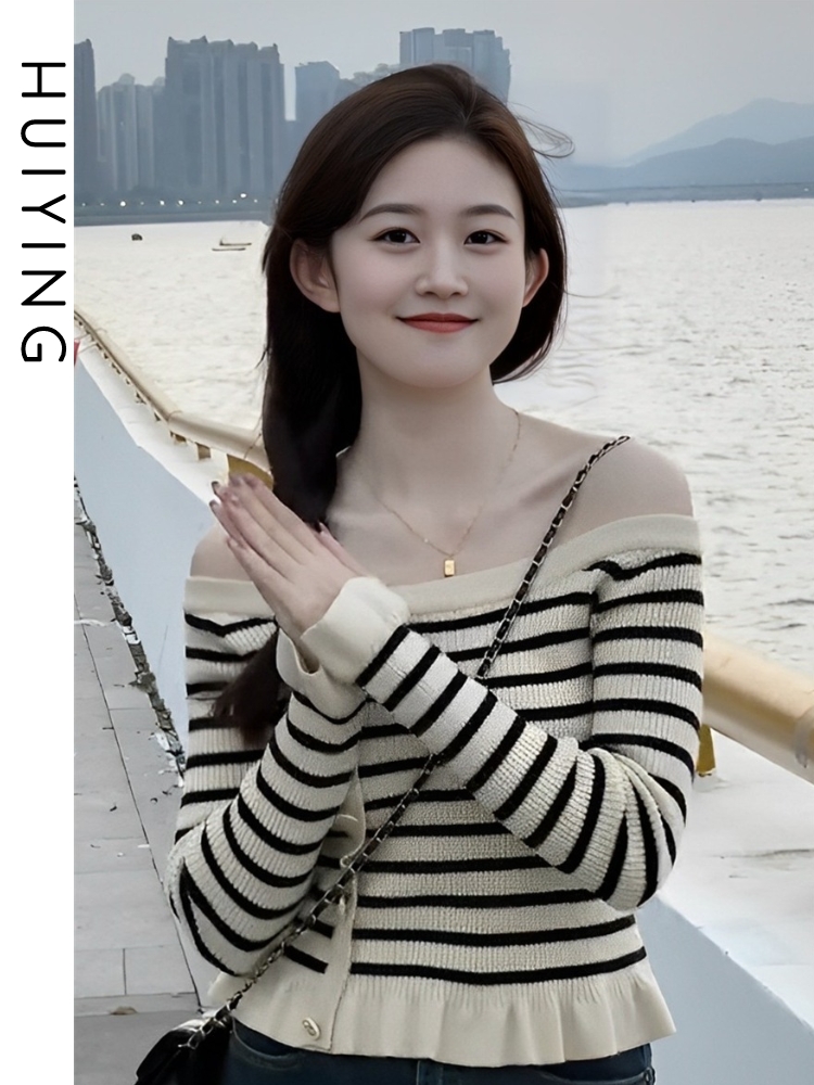 港風別致木耳邊條紋一字肩上衣女長袖高級感秋季新款軟糯針織衫潮