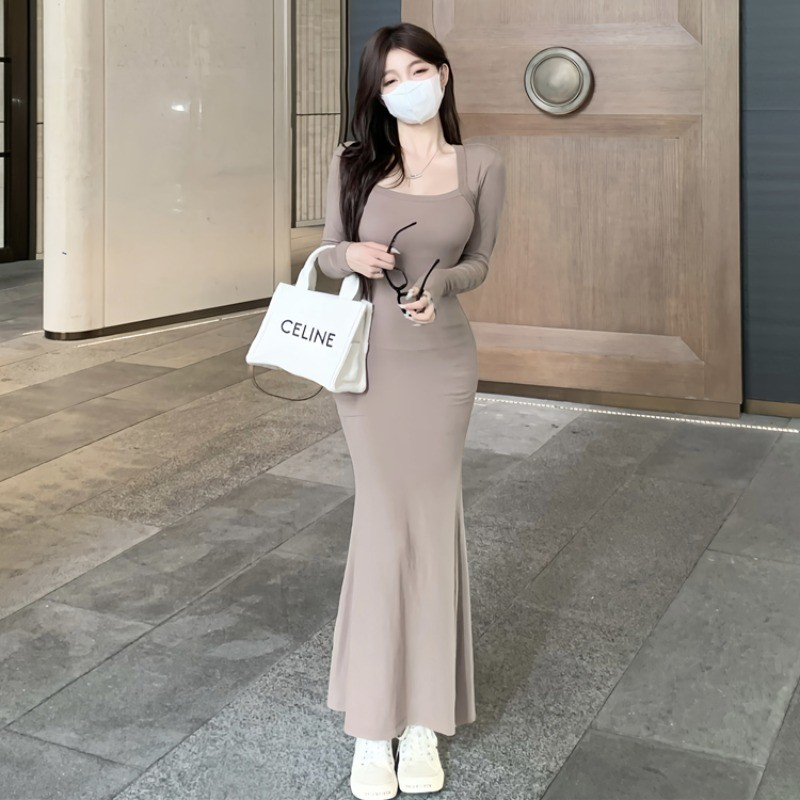 早秋性感方領長袖連衣裙女高級感超好看長裙收腰打底包臀魚尾裙子