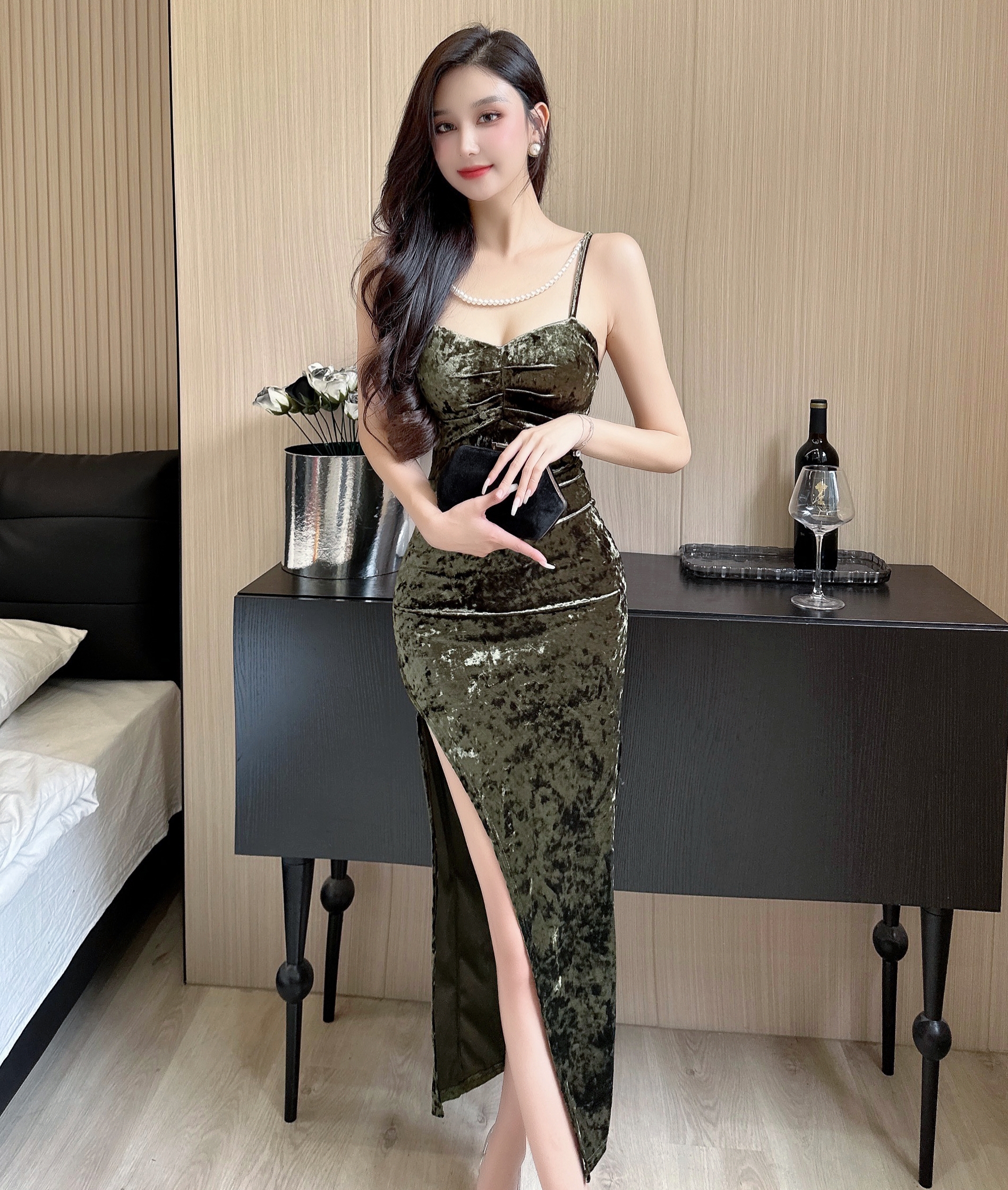 實拍性感低胸吊帶彈力金鑽絨開衩打底包臀連衣裙