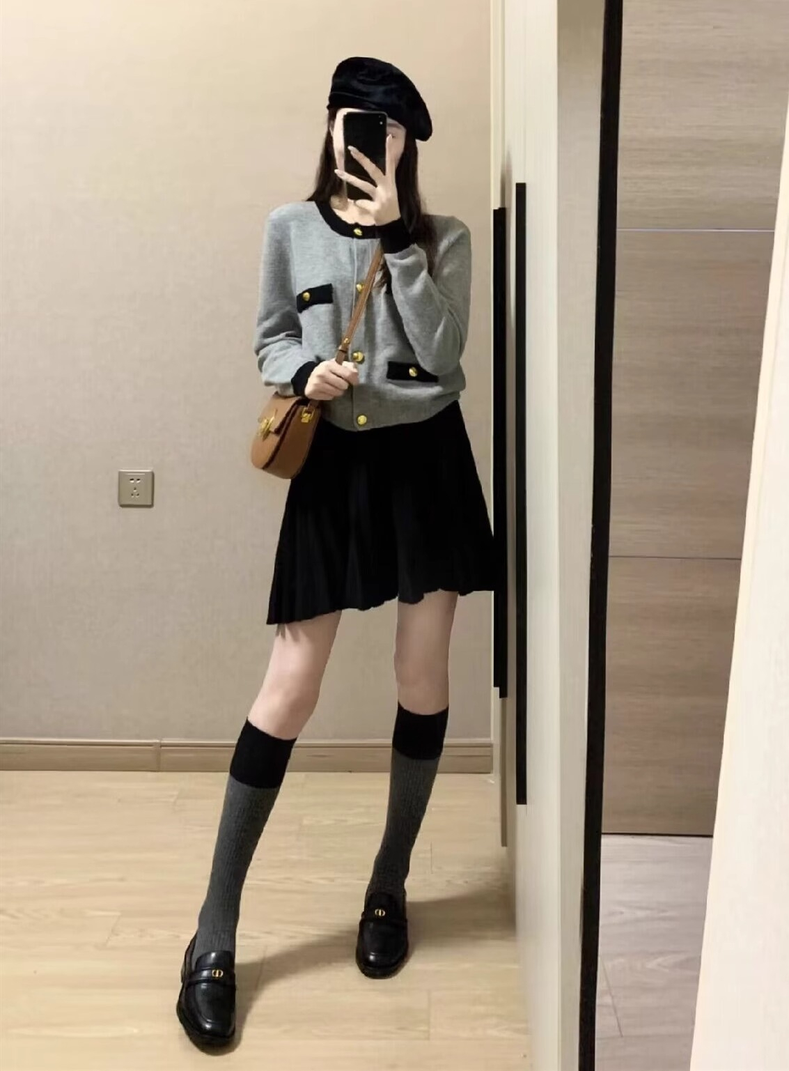 早秋法式氣質灰色小香風針織套裝裙女金扣開衫上衣百褶短裙兩件套