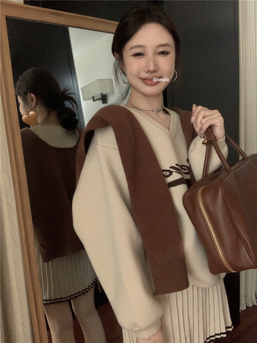 Real shot of lazy thick sweater women's pullover V-neck loose wool sweater pleated skirt shawl three-piece set