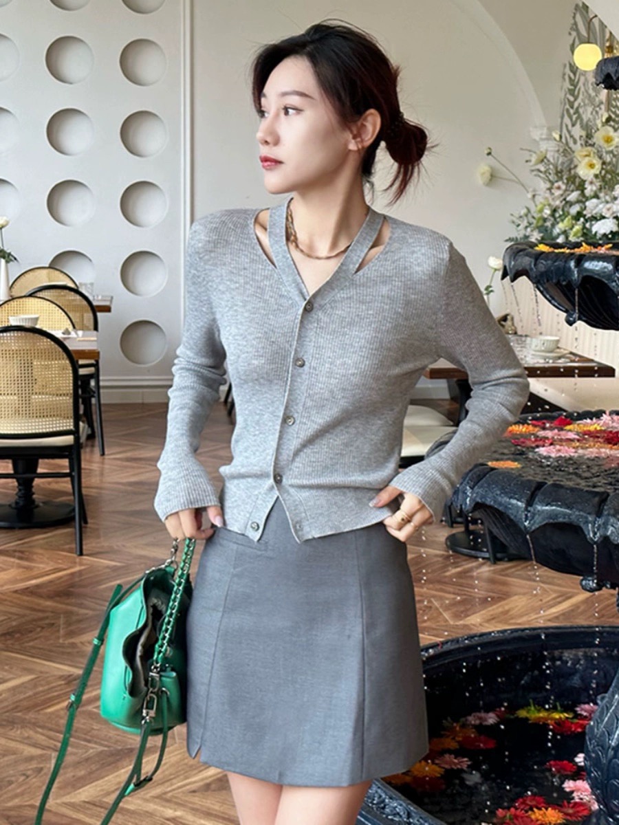 灰色V領長袖針織開衫女秋季2023新款鏤空小眾設計感修身上衣打底