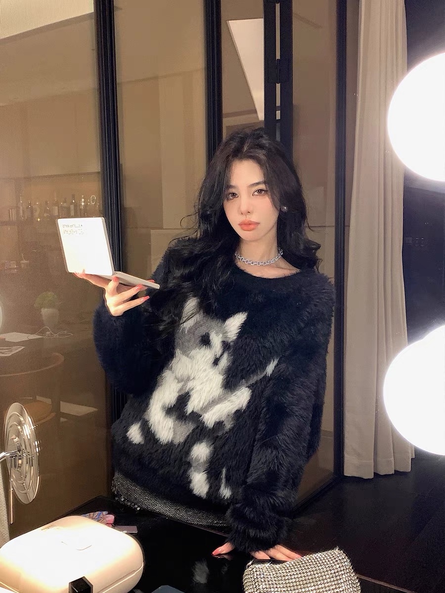 邱肉瑤 冬季新款軟糯加厚針織衫寬鬆露肩設計感慵懶風套頭毛衣女