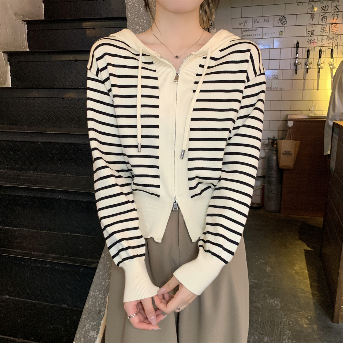 實拍 秋冬韓版寬鬆條紋休閒連帽針織拉鏈開衫毛衣女外套