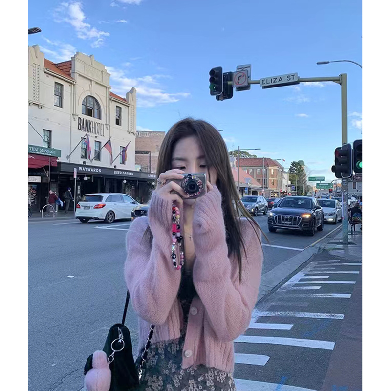 天貓品質開衫上衣少女氛圍感百搭復古純色單排扣V領短款外套